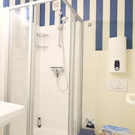 Geräumiges 2-zimmer-appartement In Der 3. Etage Des Hauses. *