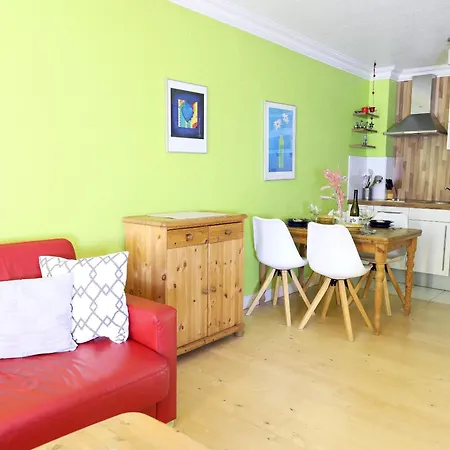 Geräumiges 2-zimmer-appartement In Der 3. Etage Des Hauses. Westerland