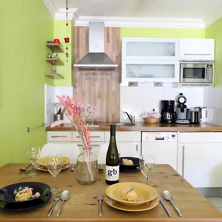 Geräumiges 2-zimmer-appartement In Der 3. Etage Des Hauses. Apartment