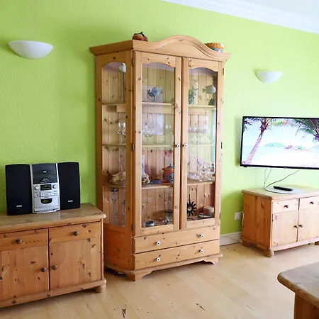 Geräumiges 2-zimmer-appartement In Der 3. Etage Des Hauses. *