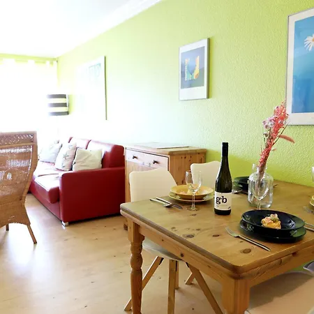 Apartment Geräumiges 2-zimmer-appartement In Der 3. Etage Des Hauses. *