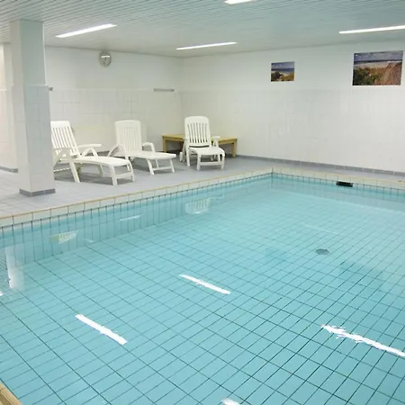 Apartment Geräumiges 2-zimmer-appartement In Der 3. Etage Des Hauses. *